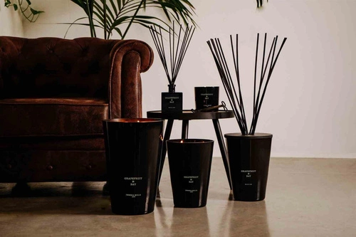 Świeca sojowa zapachowa Cereria Molla Boutique Grapefruit & Bay XL 600g czarna do salonu