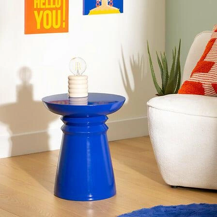 Okrągły stolik kawowy Jaya niebieski metalowy nowoczesny do salonu Atmosphera 38 cm