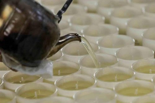 Cereria Molla Gold Edition świeca sojowa zapachowa XL do salonu biało-złota 600g