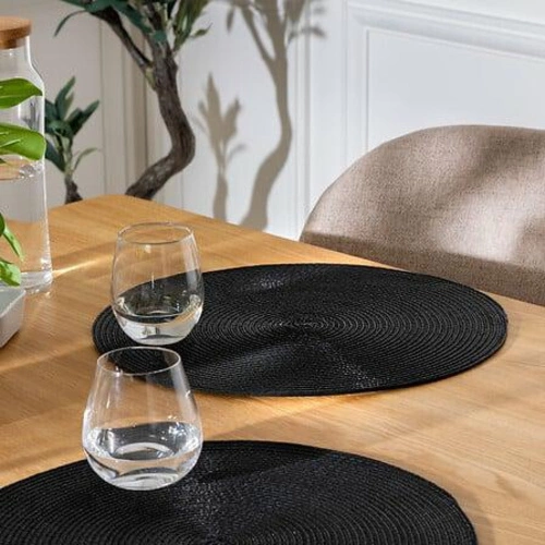 Czarna okrągła podkładka na stół 38 cm pleciona nowoczesna do jadalni 5five