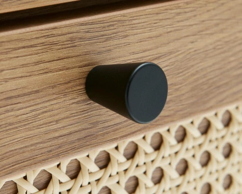 Komoda Pensacola z szufladami dąb rattanowa nowoczesna do salonu