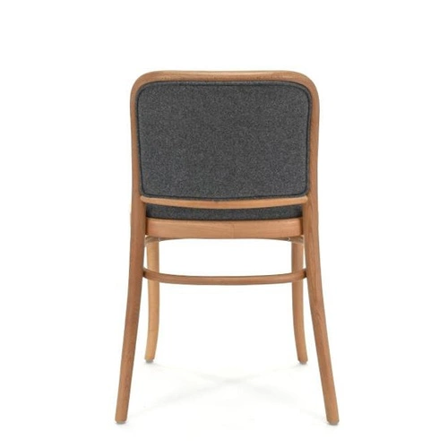 Krzesło tapicerowane Fameg A-811 z drewna bukowego personalizowane do jadalni lub salonu