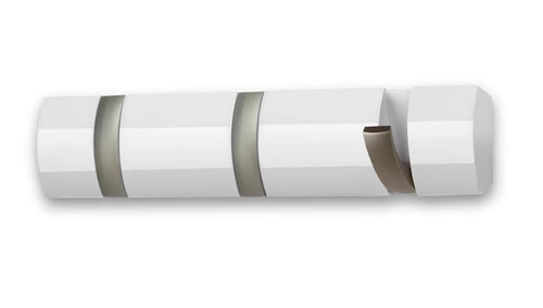 Wieszak ścienny na ubrania Umbra Flip 3 Hook biały nowoczesny do przedpokoju z drewna