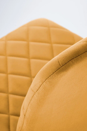 Krzesło do jadalni Uferyn Intesi tapicerowane welur musztardowy nowoczesne pikowane czarne nogi