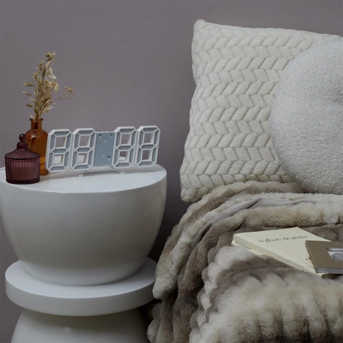 Nowoczesny zegar budzik cyfrowy LED Intesi biały do sypialni na szafkę nocną