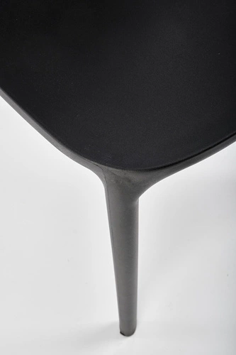 Krzesło ogrodowe Maud Intesi czarne nowoczesne z tworzywa sztucznego łatwe w czyszczeniu sztaplowane