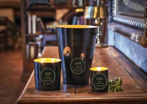 Świeca sojowa zapachowa Cereria Molla Gold Edition Ginger & Orange Blossom 230g czarna na prezent