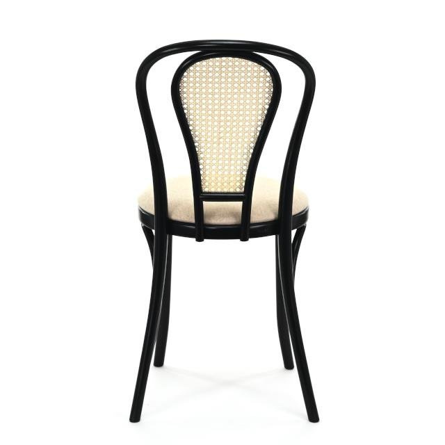 Krzesło drewniane Fameg A-18 tapicerowane skóra naturalna do jadalni lub kuchni personalizowane