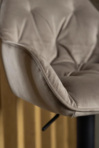 Hoker Brooke VIC beżowy aksamitny z oparciem i podłokietnikami obrotowy regulowany do kuchni