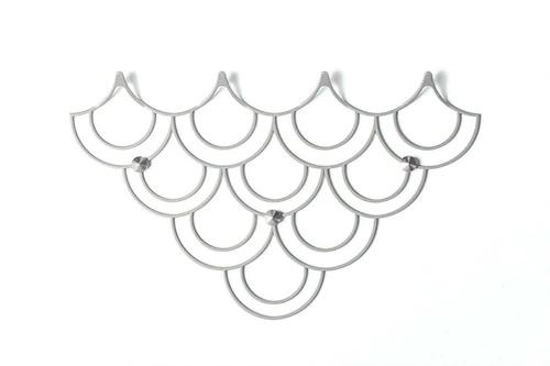 Wieszak ścienny Husk biały nowoczesny metalowy do przedpokoju POLYHEDRA