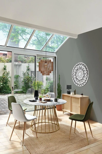 Komoda Rayo boho z rattanowymi frontami na złotych nogach 100 cm do salonu Atmosphera