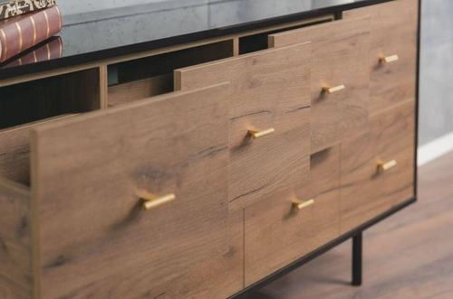 Komoda z szufladami MAUD czarna dąb craft tobacco nowoczesna do salonu i sypialni SKANDICA