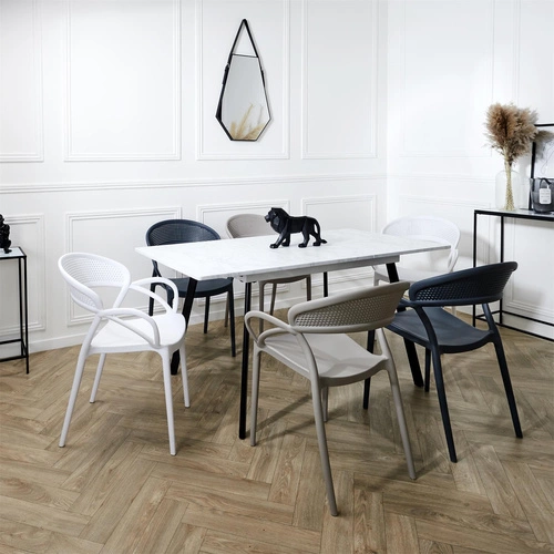 Krzesło ogrodowe z tworzywa sztucznego Salmi białe Intesi, sztaplowane, łatwe czyszczenie