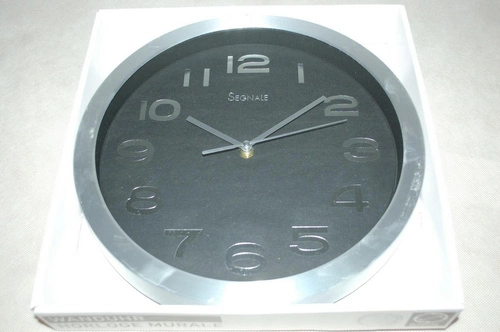 Zegar ścienny czarny Silfur do salonu nowoczesny z dużymi cyframi outlet Intesi