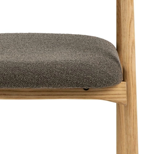 Krzesło do jadalni tapicerowane boho Addi Actona brązowe dąb z podłokietnikami