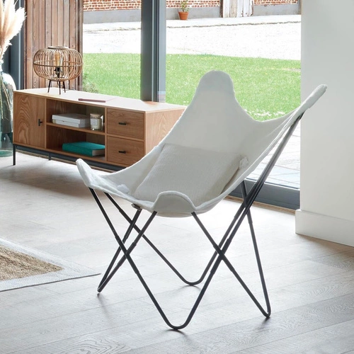 Fotel kubełkowy Oslo biały do salonu nowoczesny skandynawski na czarnych nogach Atmosphera