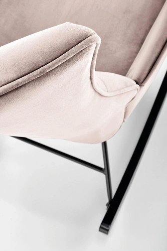 Fotel bujany Topar welurowy beżowy do salonu nowoczesny skandynawski z metalowymi biegunami