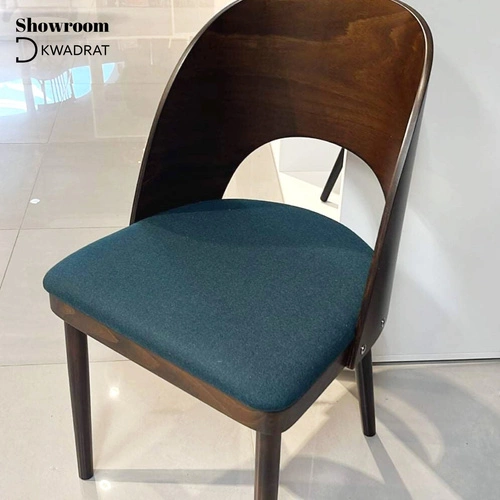 Krzesło drewniane tapicerowane Fameg Avola muszelka do jadalni i salonu personalizowane