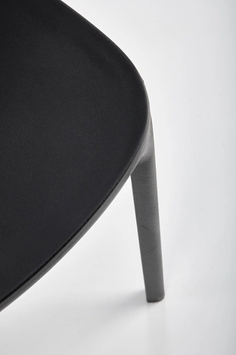 Krzesło ogrodowe Maud Intesi czarne nowoczesne z tworzywa sztucznego łatwe w czyszczeniu sztaplowane