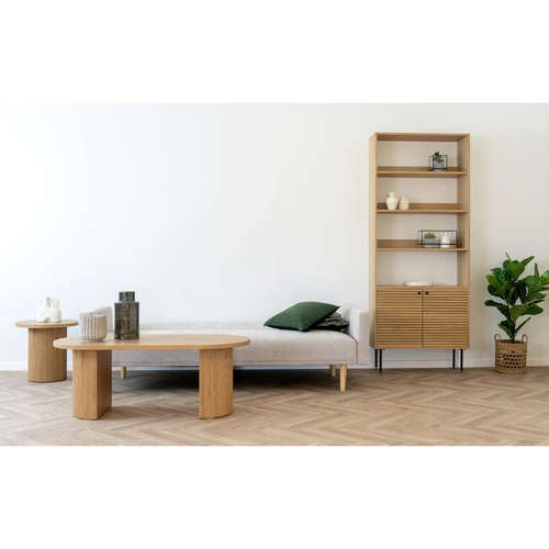 Sofa rozkładana z funkcją spania Kells beżowa skandynawska do salonu na drewnianych nogach