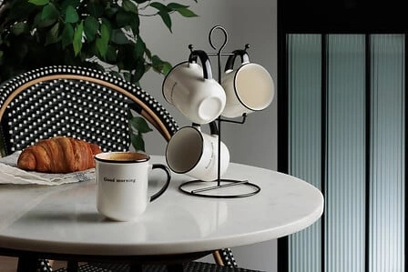 Zestaw 4 beżowych kubków ceramicznych Alix 200ml na stojaku do kawy 5five