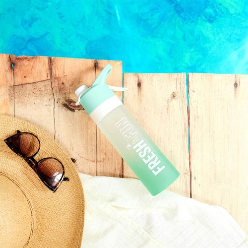 Bidon na wodę Intesi Fresh&Fun zielony nowoczesny polipropylenowy do pracy i na trening