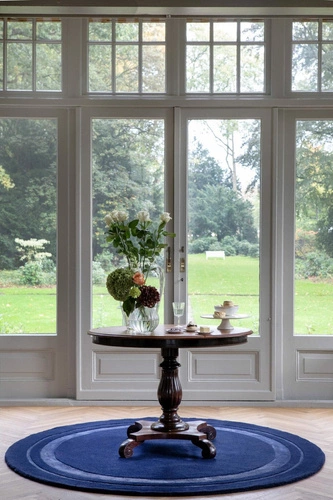 Dywan okrągły Redbrook Midnight 150x150 granatowy nowoczesny wełniany do salonu Laura Ashley