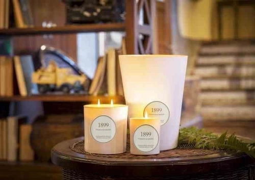 Cereria Molla Gold Edition świeca sojowa zapachowa XL do salonu biało-złota 600g