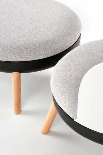 Podnóżek tapicerowany okrągły Redo Intesi szary skandynawski do fotela i salonu drewno