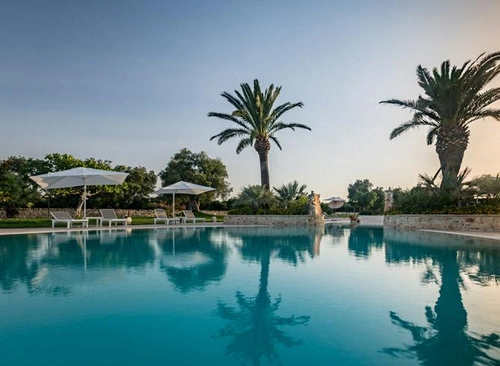 Leżak ogrodowy Tahiti SCAB Design nowoczesny technopolimerowy regulowany niebiesko-biały na taras