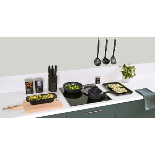 Patelnia aluminiowa z pokrywką kuta 28    cm czarna