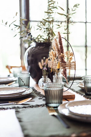 Podkładka pod talerz khaki Maha 45x30 cm nowoczesna do jadalni i kuchni 5five