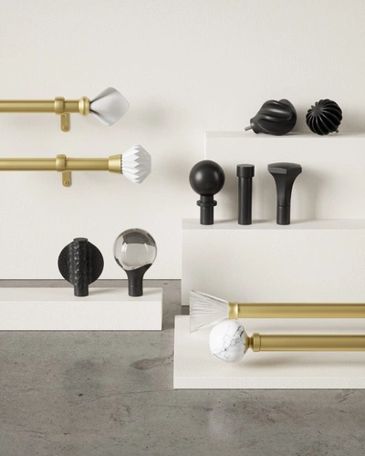 Karnisz pojedynczy Umbra Finn czarny mat regulowany nowoczesny do salonu i sypialni 107-305cm