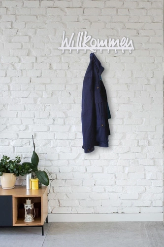 Nowoczesny wieszak ścienny do przedpokoju Intesi Willkommen biały metalowy z napisem