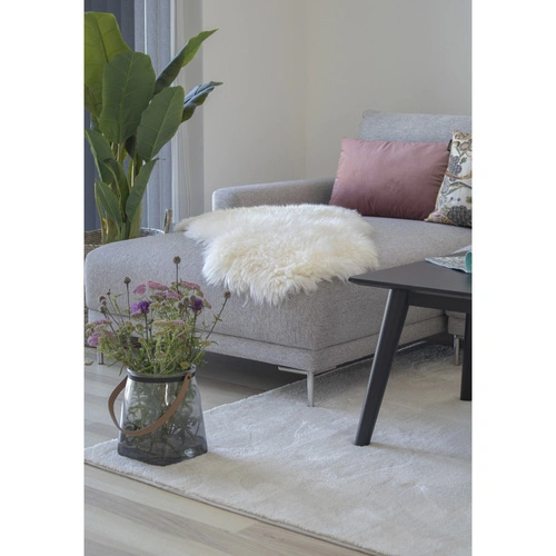 Futerko jagnięce beżowe House Nordic dekoracyjna poduszka na krzesło do salonu 50x85