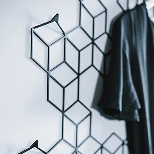 Nowoczesny wieszak ścienny do przedpokoju Stiga L czarny metalowy POLYHEDRA 91 cm