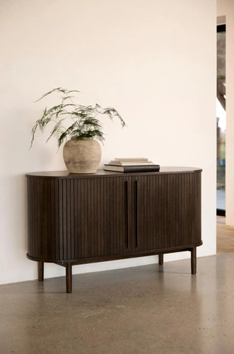 Komoda Meta 140 cm dąb espresso ryflowana na nóżkach do salonu