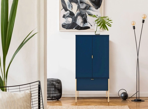 Komoda wysoka Polka Navy Blue glamour z szufladą i szafkami na złotych nogach do salonu 120 cm