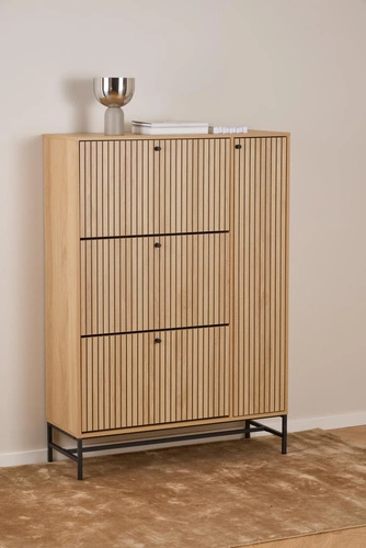 Szafka na buty Albany Actona szeroka dąb naturalny z ryflowanym frontem loftowa wysoka