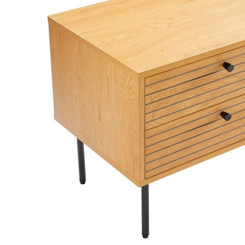 Szafka nocna Lattes 50x40 cm z 2 szufladami w stylu skandynawskim, naturalny dąb i czarny metal