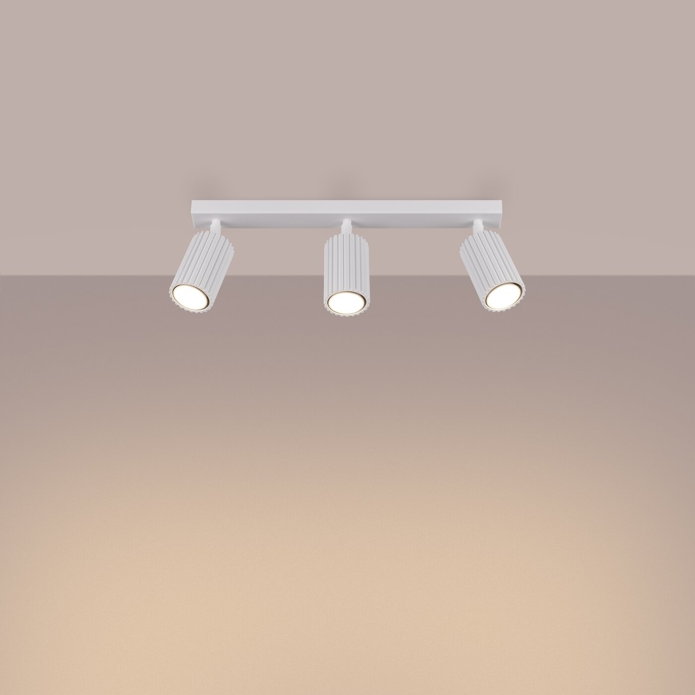 Plafon sufitowy biały KARBON 3L SOLLUX LIGHTING do salonu minimalistyczny aluminiowy regulowany