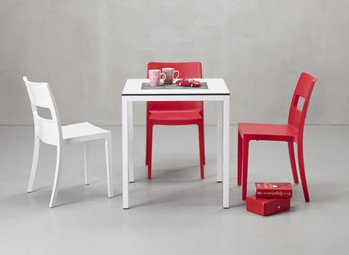 Stół kwadratowy do jadalni Mirto 70x70 cm biały nowoczesny metalowy łatwe czyszczenie SCAB Design