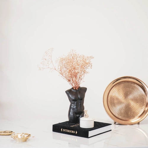 Czarny wazon ceramiczny Męski Tors nowoczesny dekoracyjny do salonu HV decor 24 cm