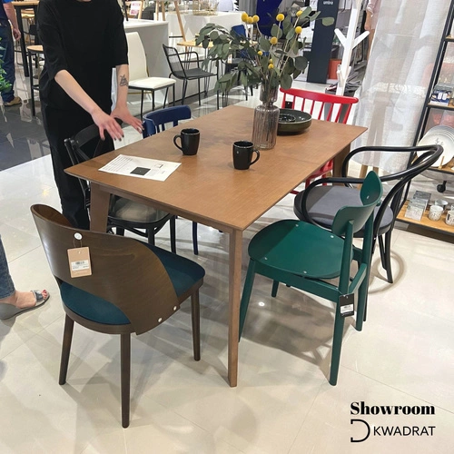 Krzesło drewniane tapicerowane Fameg Avola muszelka do jadalni i salonu personalizowane