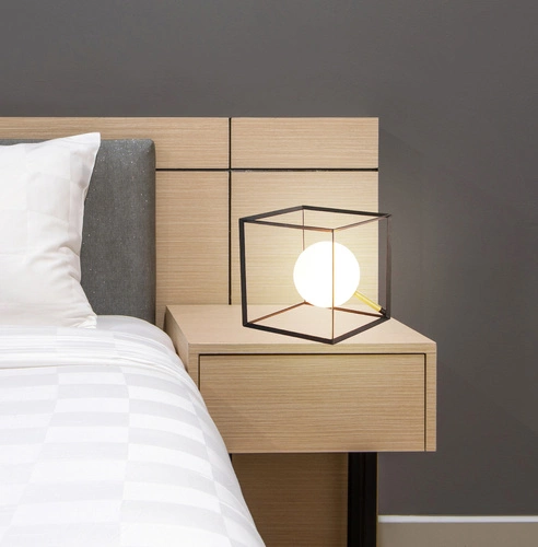 Lampka nocna Weert 150 czarna nowoczesna metalowa do sypialni i salonu Ledea