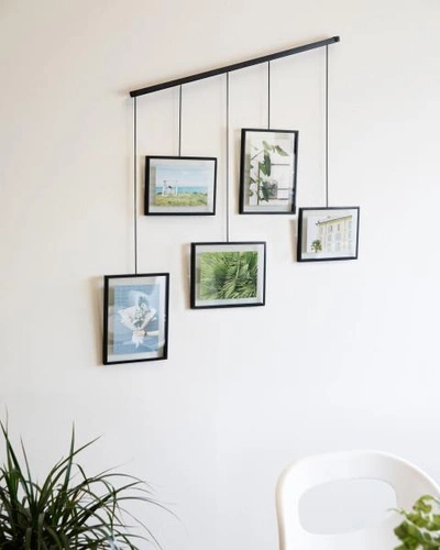 Ramka na zdjęcia wisząca multiramka Exhibit Umbra czarna loftowa 5 zdjęć 10x15 13x18