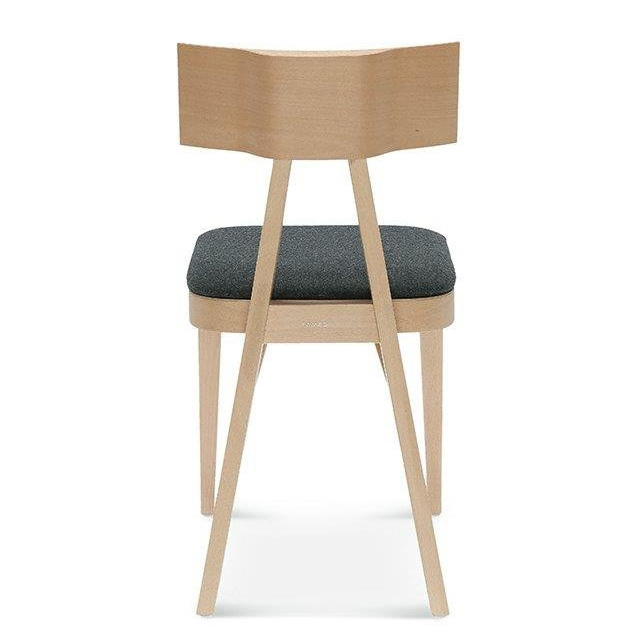 Krzesło tapicerowane do jadalni Akka FAMEG personalizowane, drewniane, nowoczesny retro styl