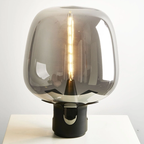 Nowoczesna czarna lampa stołowa FATA z przydymionym szkłem do salonu lub sypialni 46 cm Step into Design