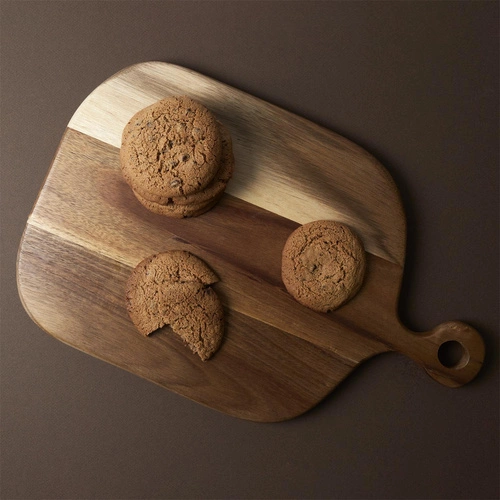 Intesi drewniana deska do krojenia z akacjowego drewna 45 cm do serwowania potraw