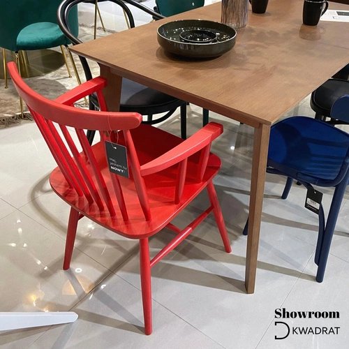 Krzesło tapicerowane z podłokietnikami Wand FAMEG do jadalni i salonu personalizowane